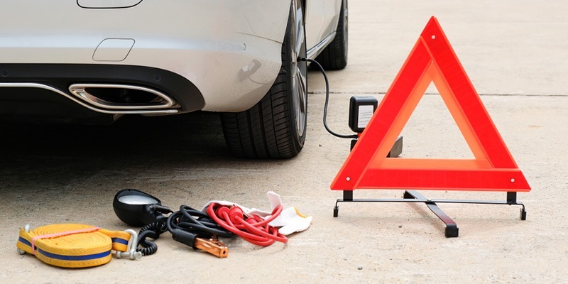 10-Things-You-Must-Have-in-Your-Winter-Car-Survival-Kit-Featured