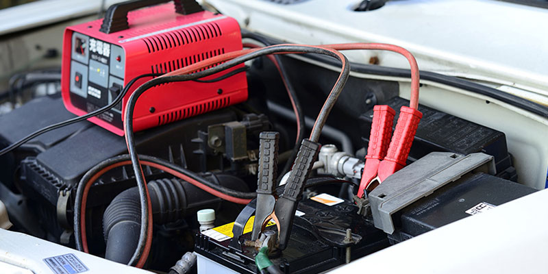 A-complete-guide-on-how-to-charge-a-car-battery-Featured-Image