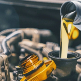 Engine-oil-vs-transmission-fluid-Whats-the-Difference-Featured-Image