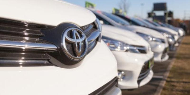 Types-of-Fuel-Efficient-Toyota-Cars-in-Pakistan-Featutred