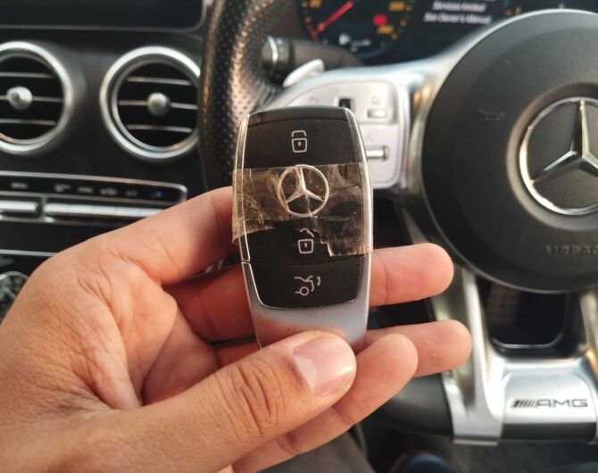 Mercedes-Benz-C-200-AMGLINE-2019-Image-Seven