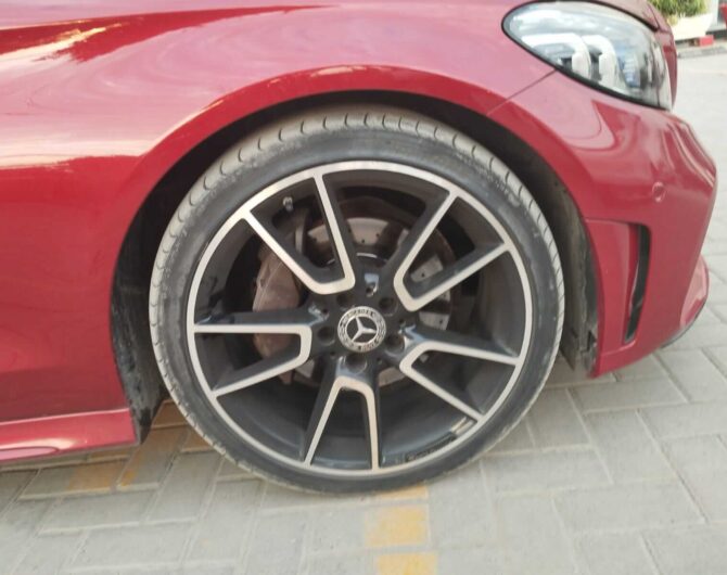 Mercedes-Benz-C-200-AMGLINE-2019-Image-Six