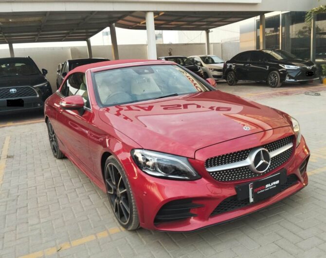 Mercedes-Benz-C-200-AMGLINE-2019-Image-Three