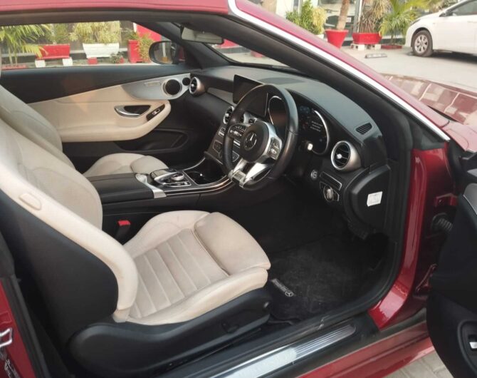 Mercedes-Benz-C-200-AMGLINE-2019-Image-Two