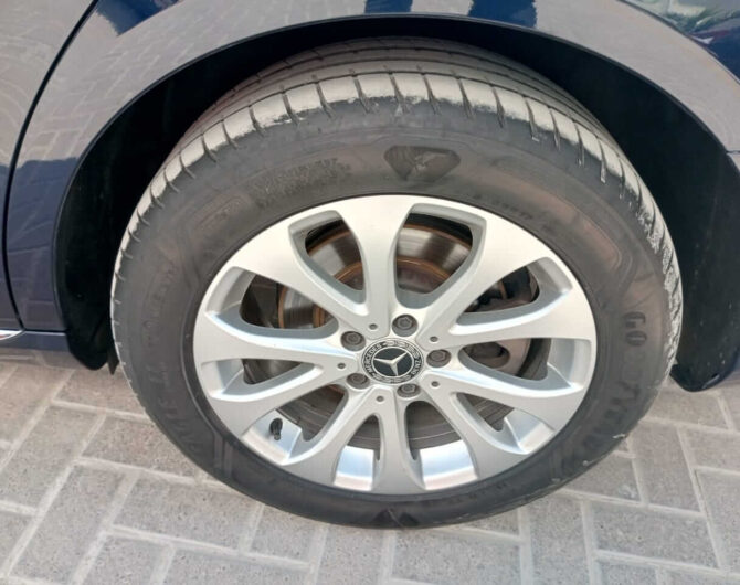 Mercedes-Benz-E180-2019-Image-Nine