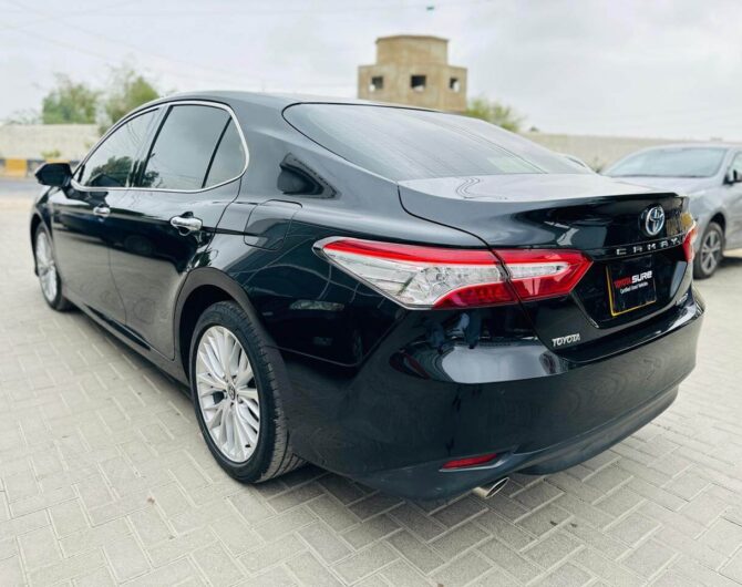 Toyota-Camry-Hybrid-High-2.5L-Image-Eight