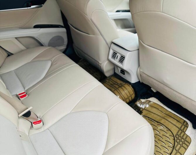Toyota-Camry-Hybrid-High-2.5L-Image-Five