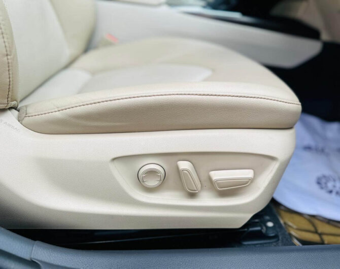 Toyota-Camry-Hybrid-High-2.5L-Image-Ten