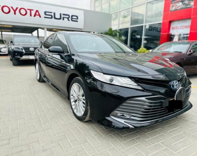 Toyota-Camry-Hybrid-High-2.5L-Image-Two