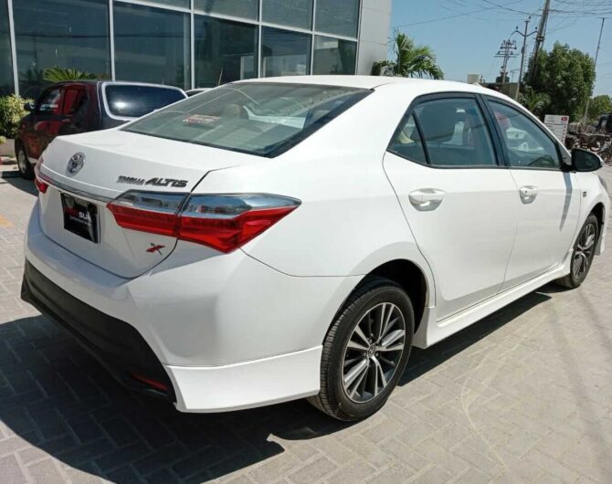 Toyota-Corolla-Altis-1.6-AT-2021-Image-Seven