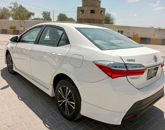 Toyota-Corolla-Altis-1.6-AT-2021-Image-Three