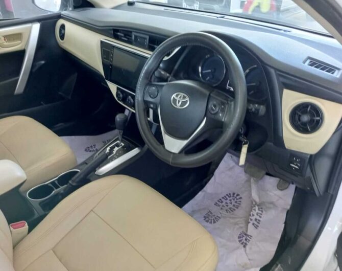 Toyota-Corolla-Altis-1.6-AT-2021-Image-Two