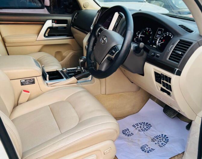 Toyota-Landcruiser-Zx-V8-2021-Image-Four