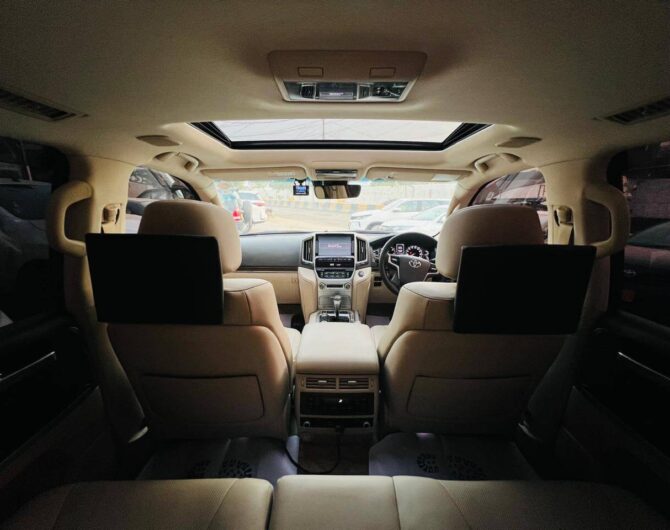 Toyota-Landcruiser-Zx-V8-2021-Image-Two