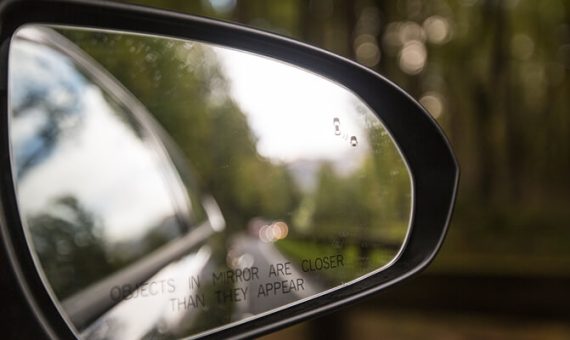 Driving-Tips-101-Understanding-Car-Blind-Spots-Featured-Image